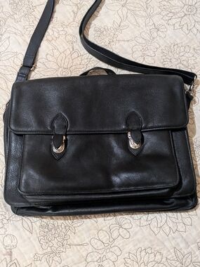 Levenger black top grain leather messenger bag